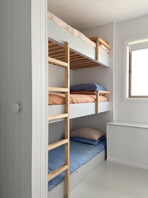 3 chambres, fer et planche à repasser, accès au Wi-Fi (inclus)