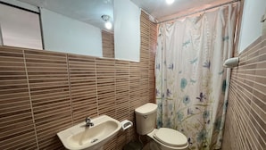 Bathroom - Qosqollay Plaza (Cusco)