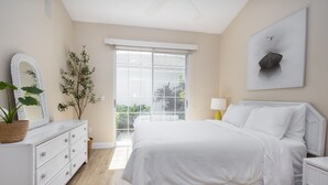 2 bedrooms, iron/ironing board, WiFi, bed sheets - Spacious Villa in Prestigious University Park Country Club  (university park)