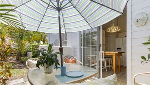 Outdoor dining - Spacious Villa in Prestigious University Park Country Club  (university park)