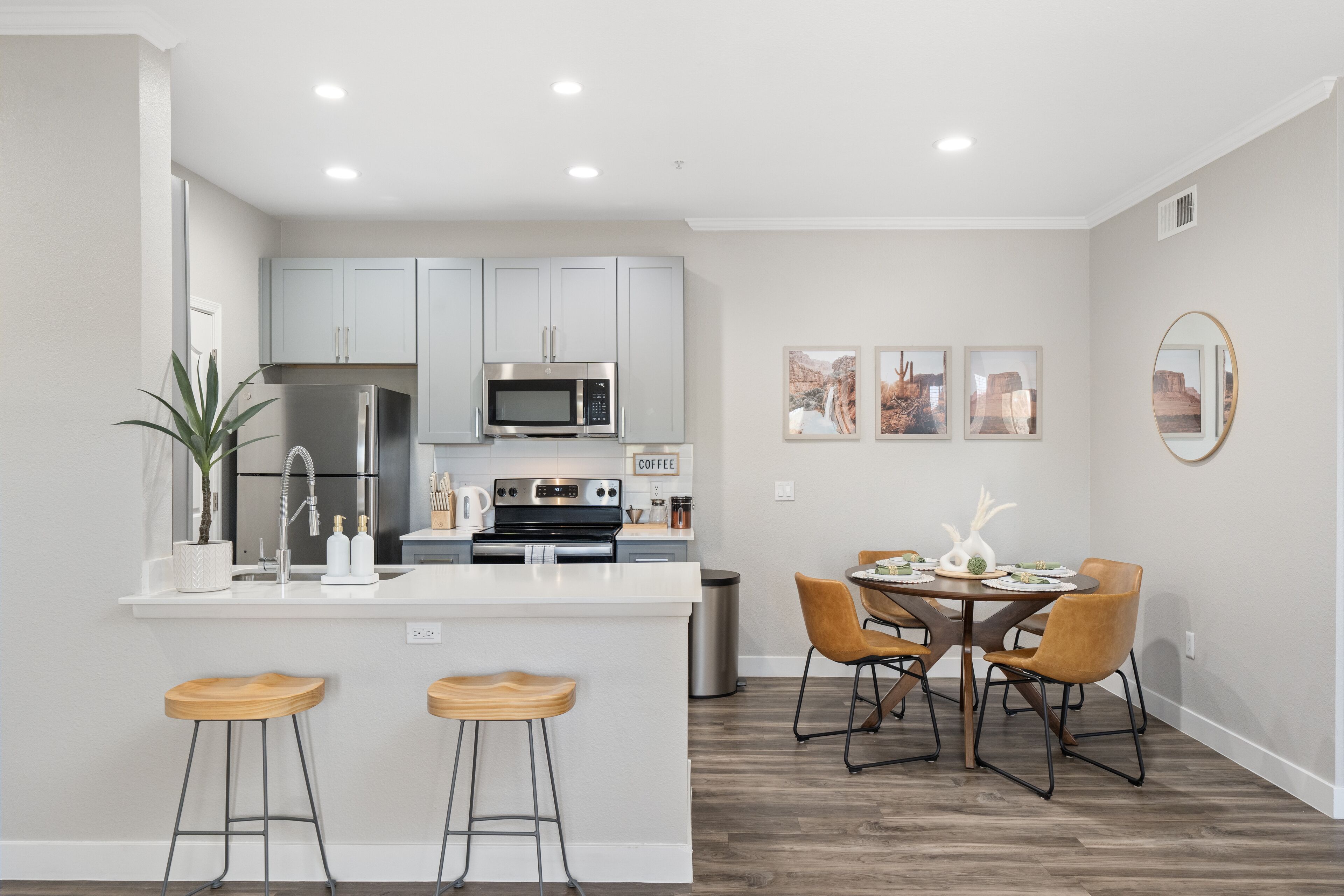 雪櫃、微波爐、焗爐、爐具