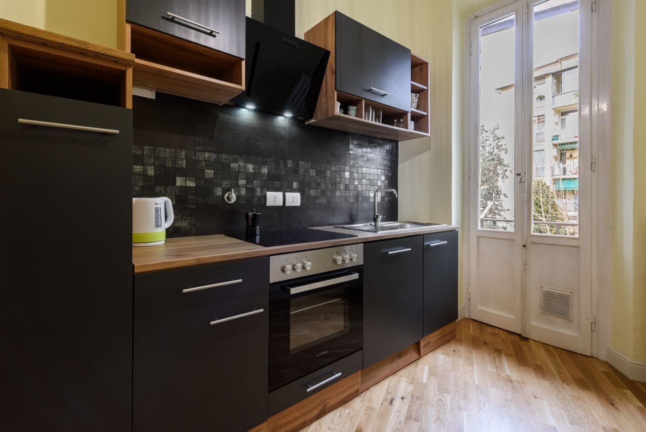 Frigorifero, microonde, forno, piano cottura