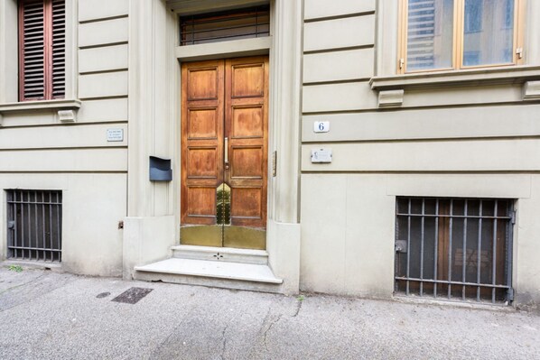 Exterior detail - Fabbroni 3 bedrooms in Florence by Mmega (Firenze)