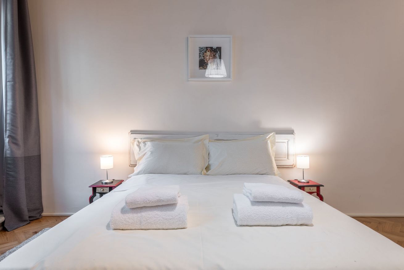 2 bedrooms, desk, iron/ironing board, WiFi