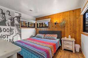 5 bedrooms, desk, iron/ironing board, travel crib