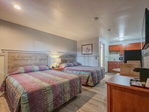 Standard Double or Twin Room, Non Smoking, Kitchenette | Free WiFi, bed sheets - Emerald Best Motel Edmonds (Edmonds)