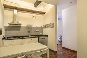 Geladeira, fogão, cooktop, lava-louças