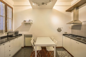 Dining - Santa Croce 2 bedroom (Firenze)