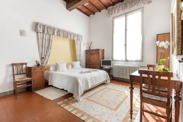 1 habitación, wifi y ropa de cama