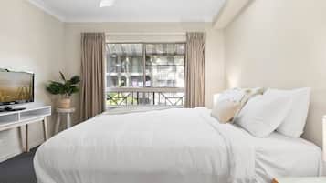 1 habitación, tabla de planchar con plancha, cuna de viaje y wifi