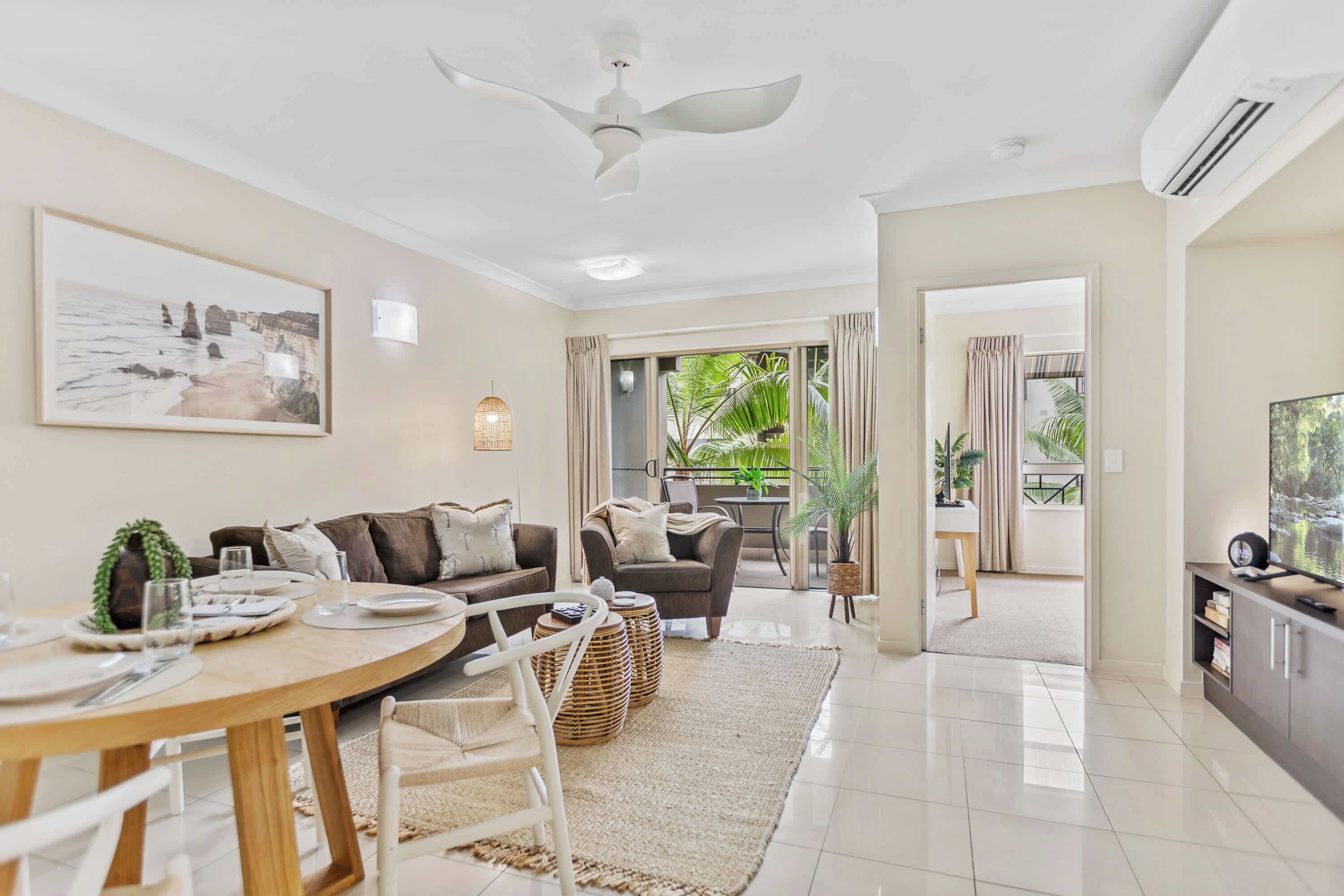 TV, bøker og kontorer