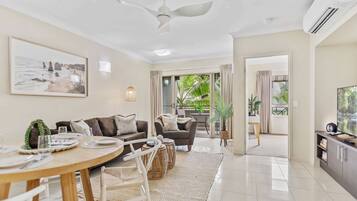 TV, bøker og kontorer