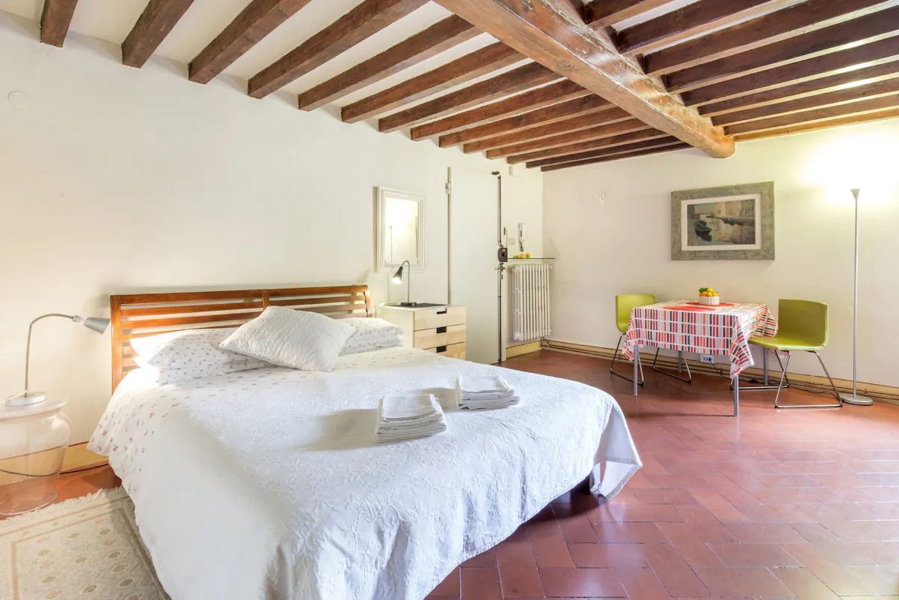 1 chambre, fer et planche à repasser, Wi-Fi, draps fournis