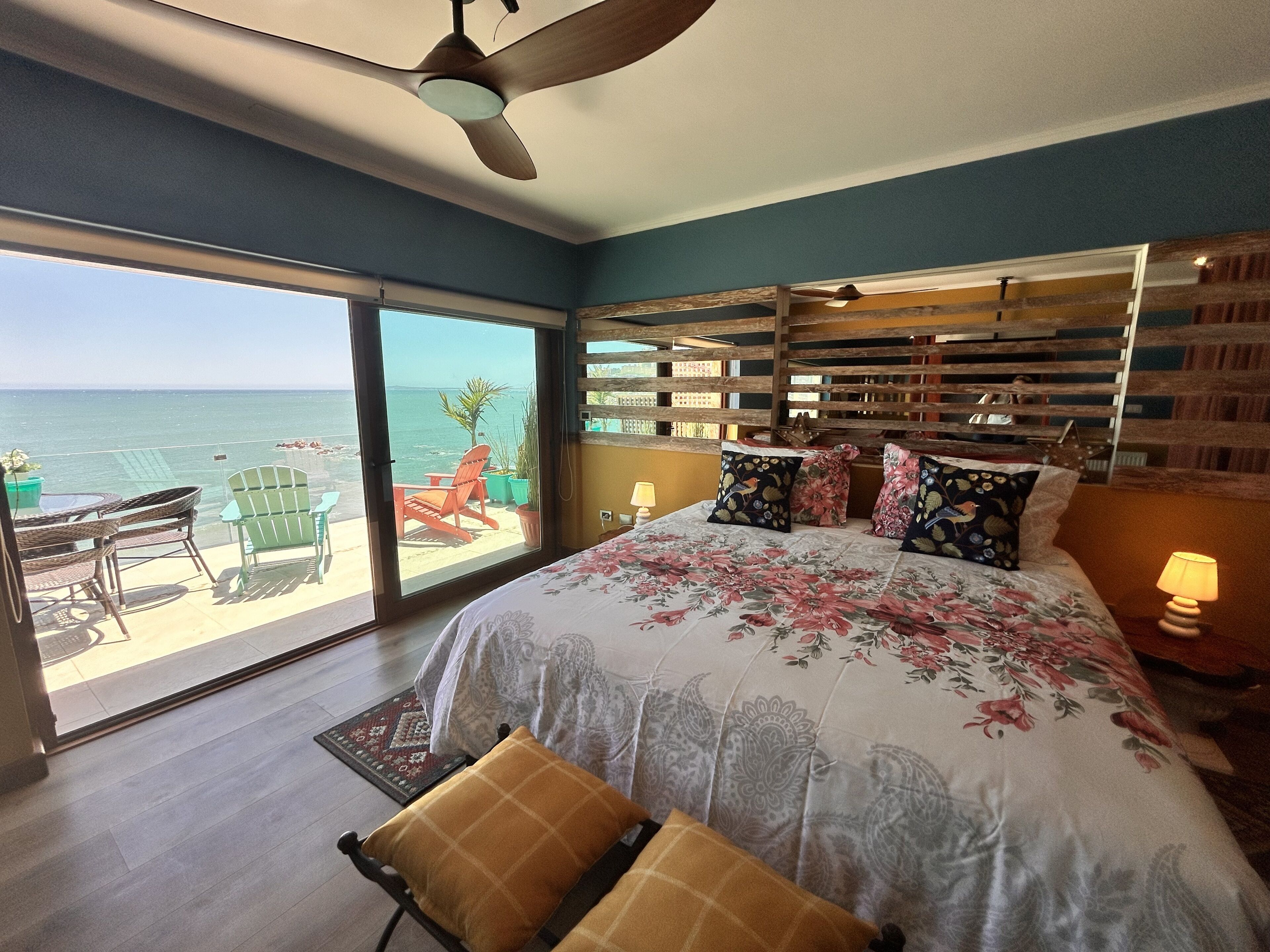 Kamar Double Premium, 1 kamar tidur, Bebas Asap Rokok, pemandangan laut | Seprai premium, selimut bulu angsa, brankas, dan kedap suara