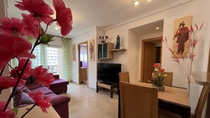 TV - This charming flat offers spacious and relaxing views of the pool and beach, providing an unrivalled holiday experience. Situated second line, it is only about 300 metres from the beach and in close proximity to parks, the spa, a variety of restaurants a (OROPESA)