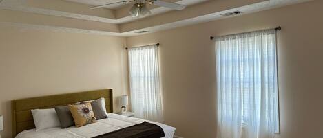 4 bedrooms, iron/ironing board, WiFi, bed sheets