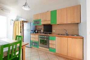 Microondas, horno, parrilla de estufa y tostadora 