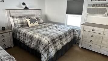 1 sovrum och sängkläder