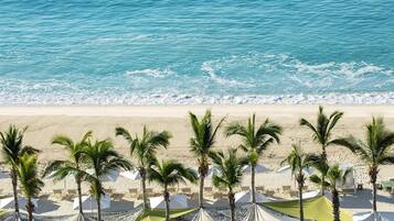 Camastros y toallas de playa