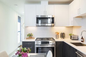 Fridge, microwave, oven, stovetop - 2BR 2BA Capitol Hill Cozy Haven, Rooftop-Near Stadium (Seattle)