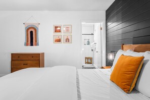 3 habitaciones, escritorio, tabla de planchar con plancha y wifi gratis
