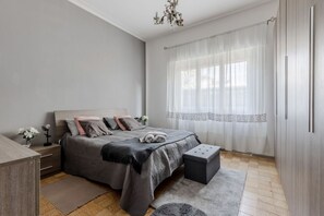 2 chambres, fer et planche à repasser, Wi-Fi, draps fournis