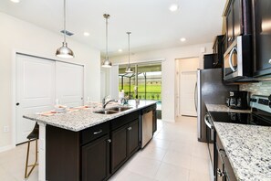 Fridge, microwave, oven, stovetop - 5 En-Suites | Free Access to Amazing Resort! (Davenport)