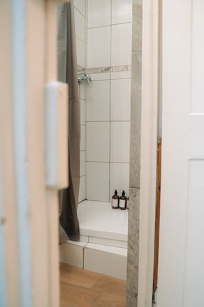 Towels, soap, toilet paper - Appartement de Charme en Hypercentre du Puy-en-velay! (Le Puy-en-Velay)