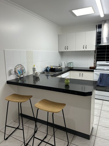 Beachside chill in Bucasia.. Pet Friendly space.