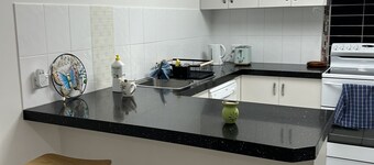 Beachside chill in Bucasia.. Pet Friendly space.