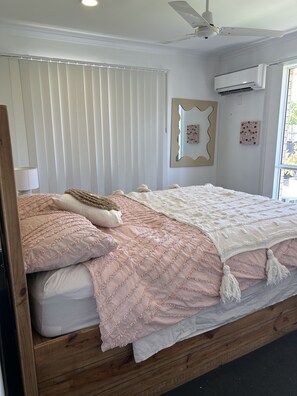 2 sovrum, strykjärn/strykbräda, wi-fi och sängkläder