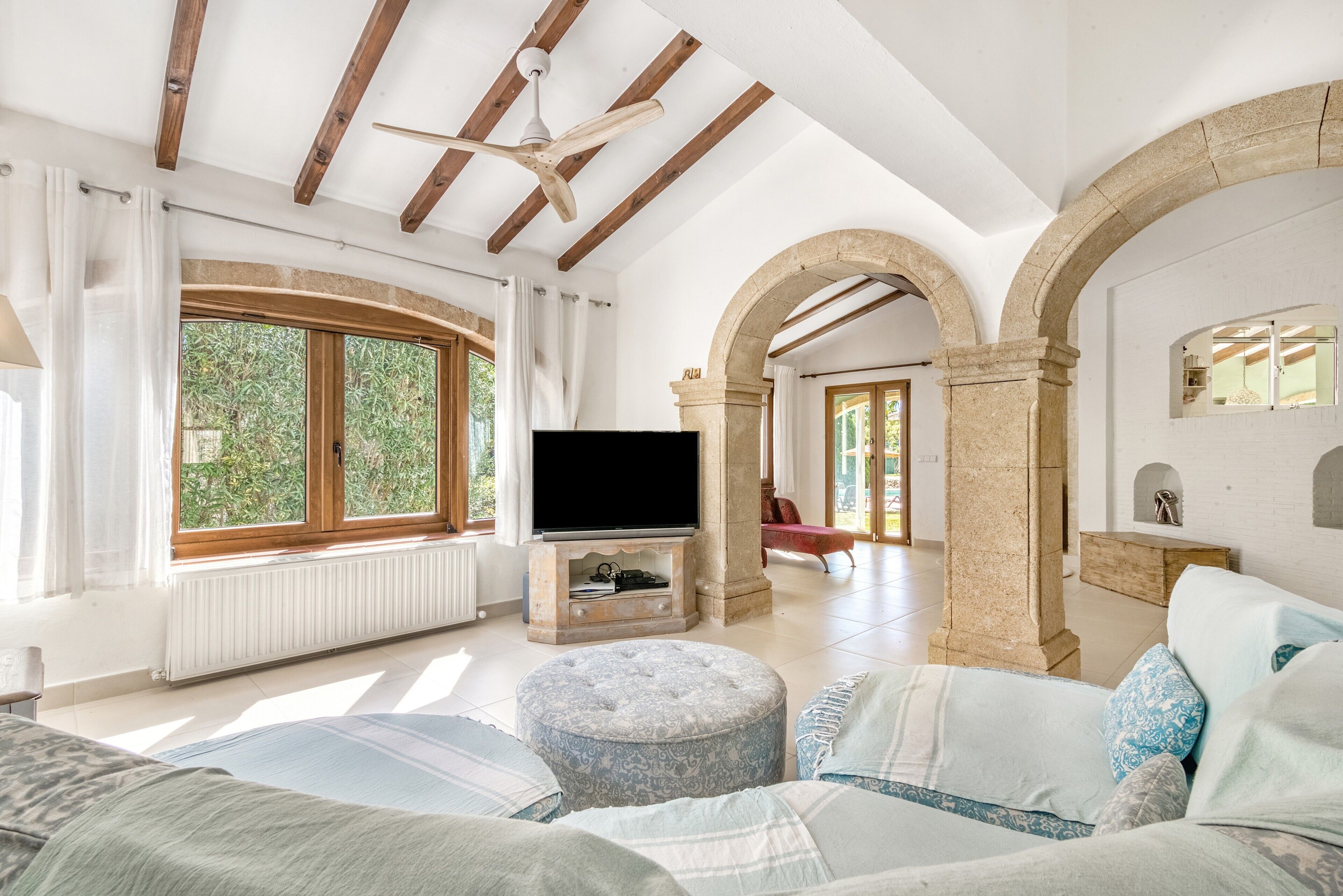 TV, fireplace, DVD player