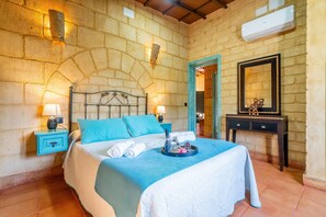 2 chambres, fer et planche à repasser, Wi-Fi gratuit, draps fournis