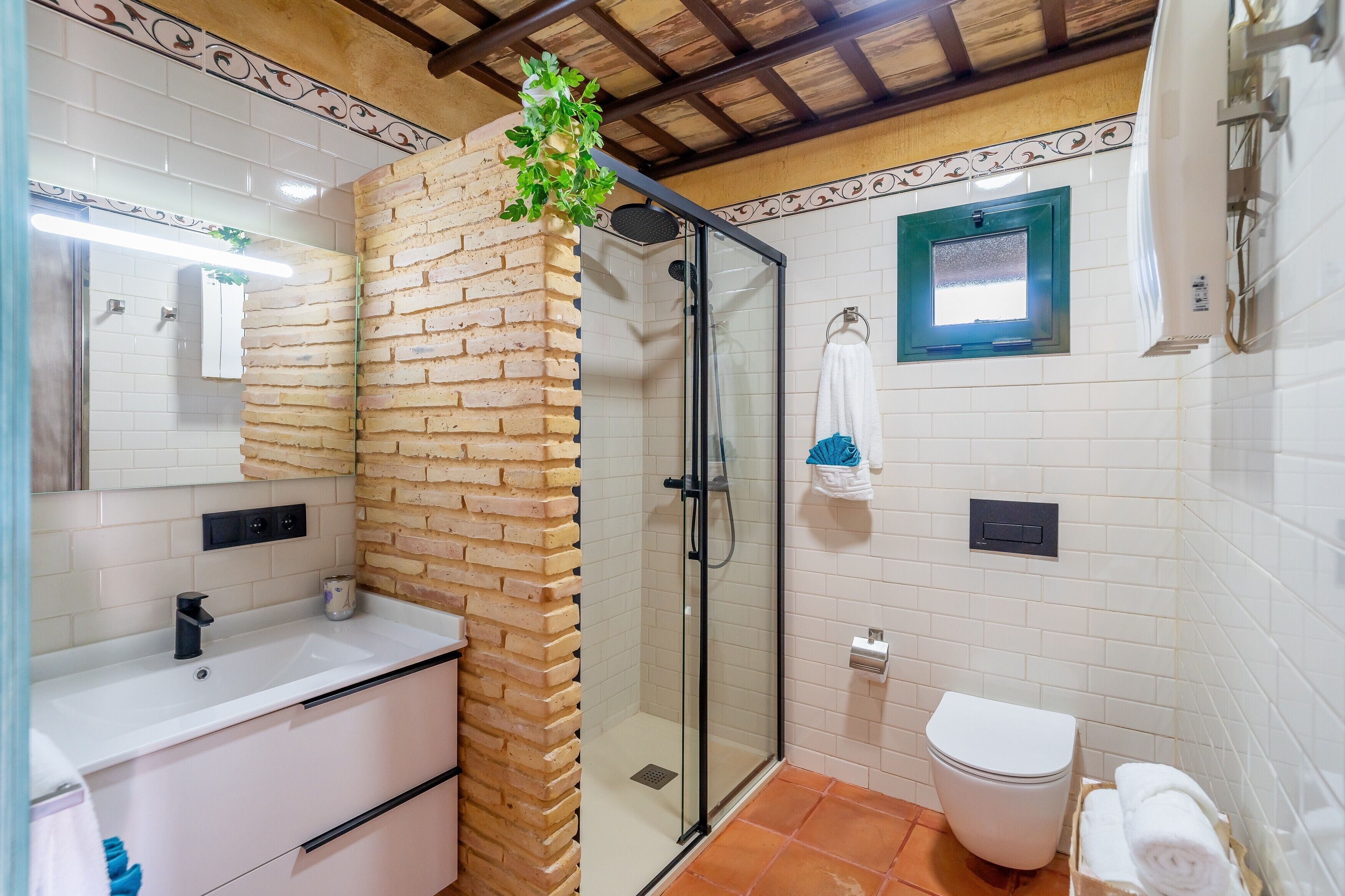 Een douche, handdoeken