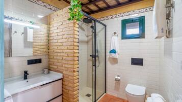 Een douche, handdoeken