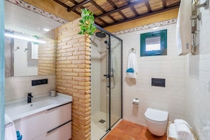 Douche, serviettes fournies