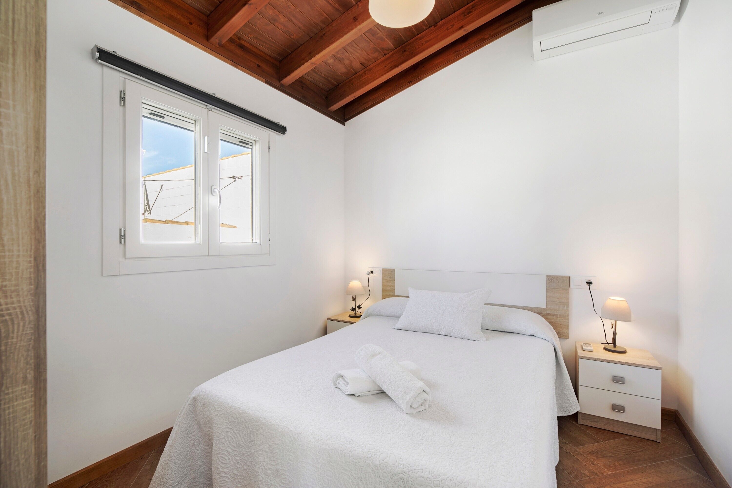 2 bedrooms, iron/ironing board, free WiFi, bed sheets
