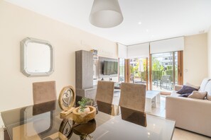 TV - Apartment 'Terrazas de Campoamor Sunrise' with Private Terrace, Wi-Fi and Air Conditioning (Orihuela)
