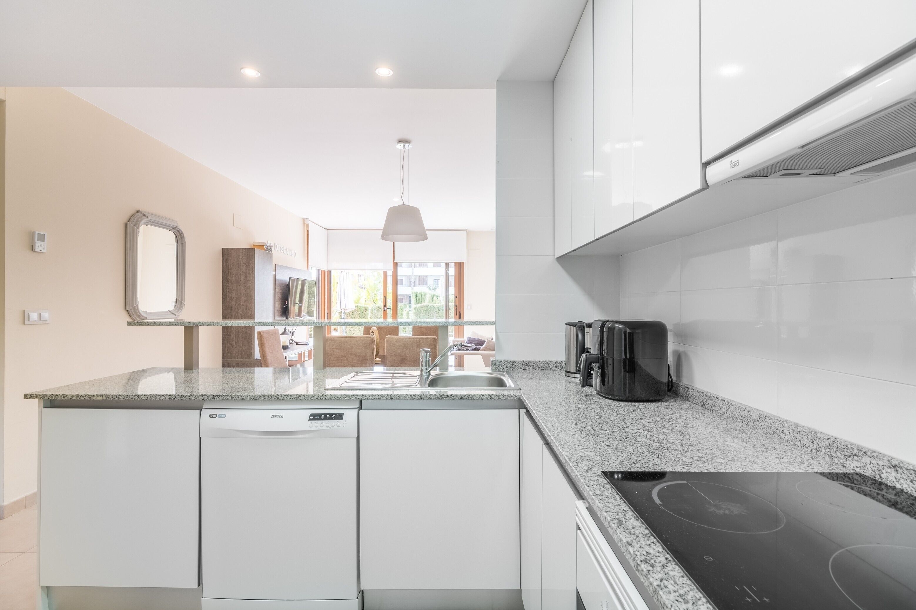 Refrigerador, microondas, horno, placa de cocina