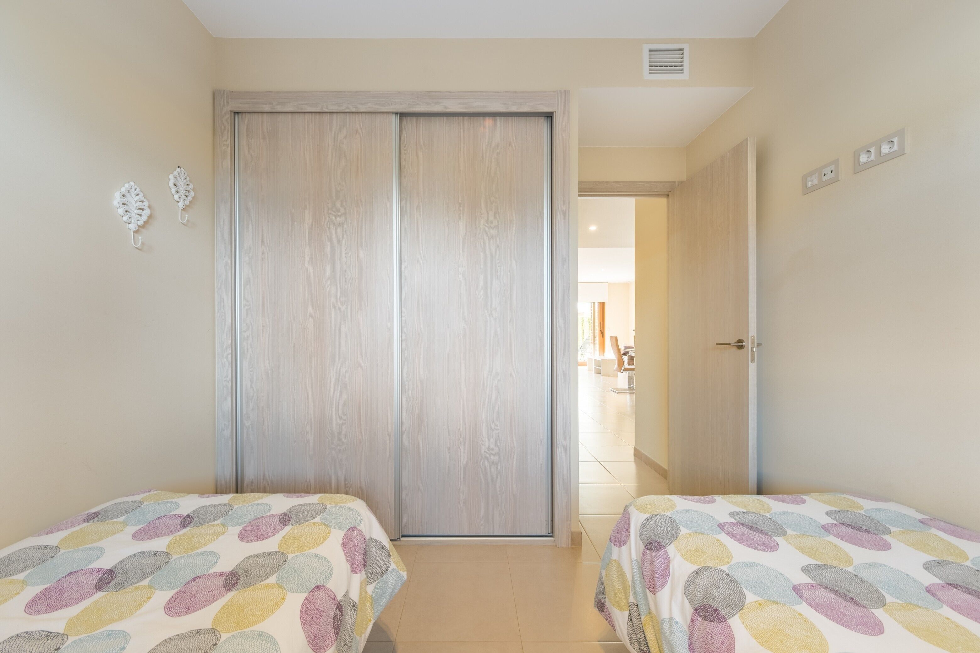 2 habitaciones, tabla de planchar con plancha y wifi gratis 