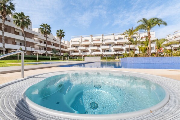 Pool - Apartment 'Terrazas de Campoamor Sunrise' with Private Terrace, Wi-Fi and Air Conditioning (Orihuela)