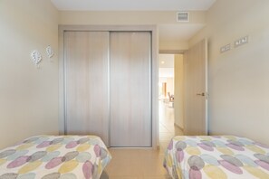 2 bedrooms, iron/ironing board, free WiFi, bed sheets - Apartment 'Terrazas de Campoamor Sunrise' with Private Terrace, Wi-Fi and Air Conditioning (Orihuela)