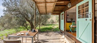 Vacation Home "Cabaña Shadú" with Mountain View, Shared Pool & Wi-Fi