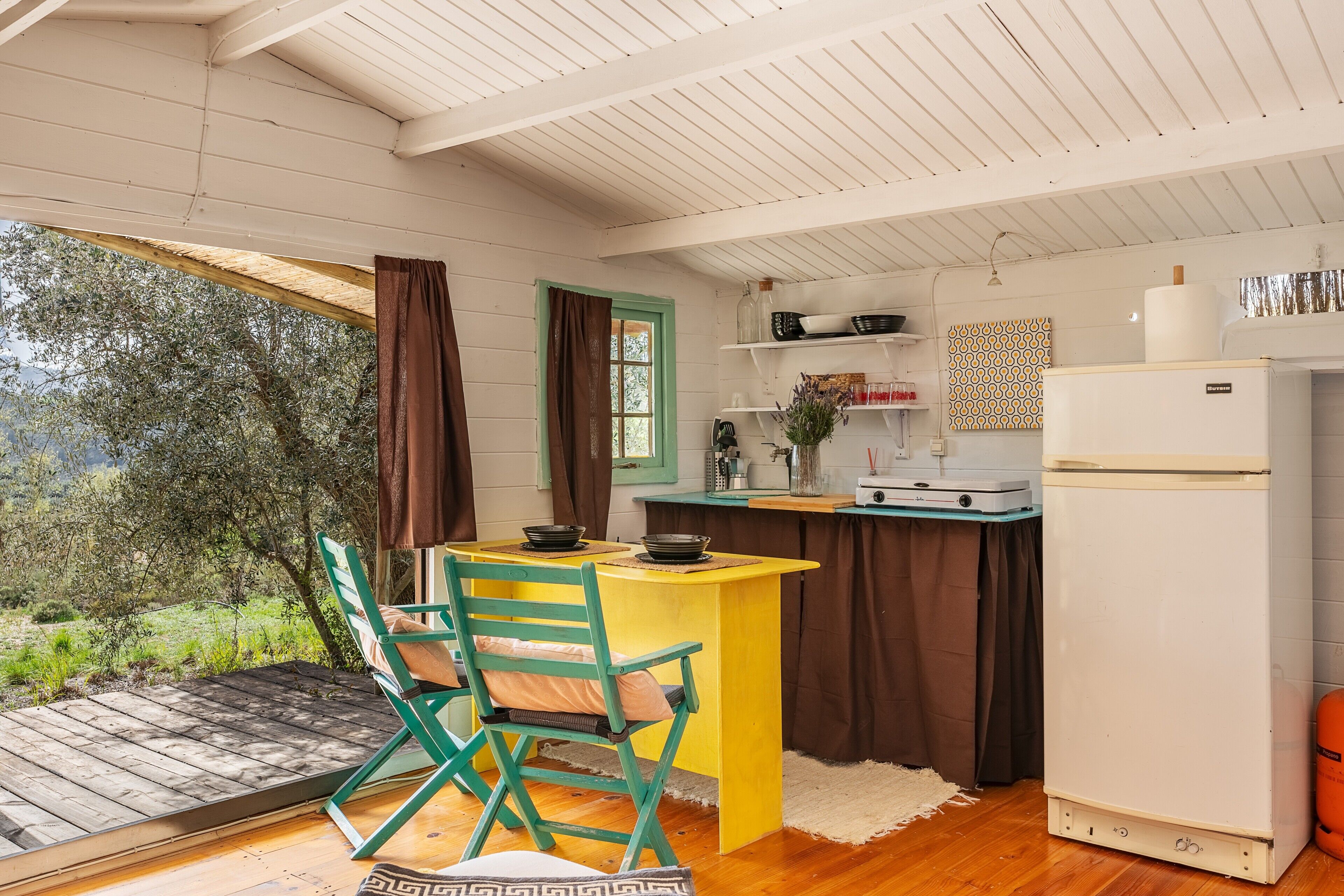 Frigorifero, piano cottura, macchina per tè/caffè