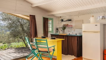 Frigorifero, piano cottura, macchina per tè/caffè