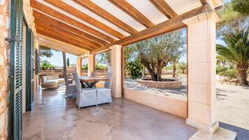 屋外ダイニングエリア