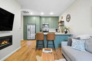 Fridge, microwave, oven, stovetop - Welcome to Our Lakefront Guest Suite on Lake Pend Oreille (Sagle)