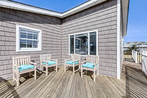 Terrace/patio - Splash | 545 ft to the beach | Private Pool and Hot Tub (Virginia Beach)