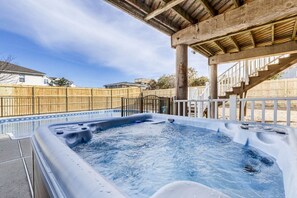 Outdoor spa tub - Splash | 545 ft to the beach | Private Pool and Hot Tub (Virginia Beach)