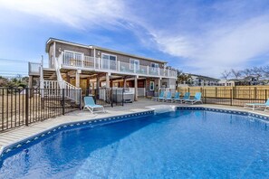 Pool - Splash | 545 ft to the beach | Private Pool and Hot Tub (Virginia Beach)